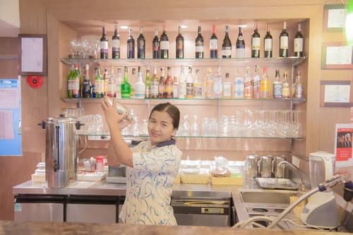 The Seasons Bangkok Huamark, Bar (on property)