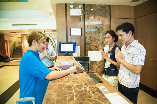 The Seasons Bangkok Huamark, Reception