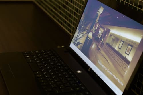 the b akasaka-mitsuke