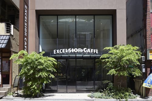 the b akasaka-mitsuke, Cafe