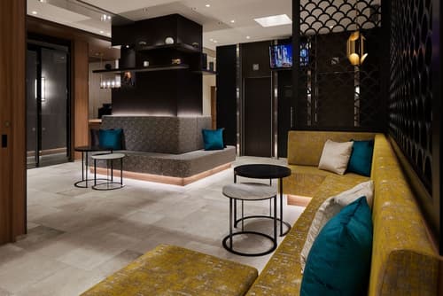 the b akasaka-mitsuke, Primary image