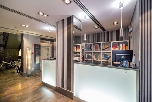 Petit Palace Plaza España, Reception