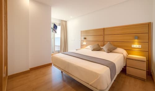 Hotel Lancelot, Room