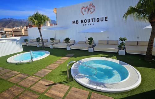 MB Boutique Hotel - Adult Recommended -, Outdoor spa tub