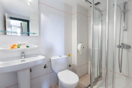 Puerto Caleta, Bathroom