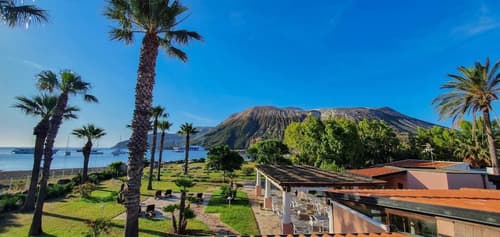 Hotel Eros, Primary image