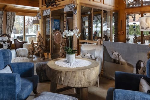 Neige et Roc, The Originals Relais, Interior entrance