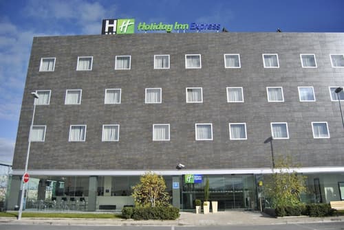 Holiday Inn Express Pamplona by IHG, Exterior