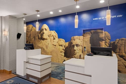 La Quinta Inn and Suites by Wyndham at WaTiki Waterpark, Lobby