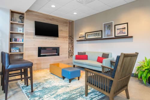 Country Inn & Suites by Radisson, Port Canaveral, FL, Lobby