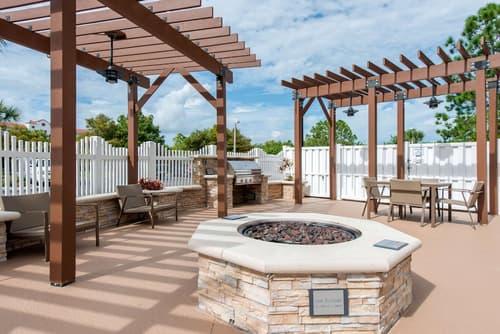 Country Inn & Suites by Radisson, Port Canaveral, FL, BBQ/picnic area