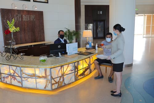 Danat Jebel Dhanna Resort, Reception