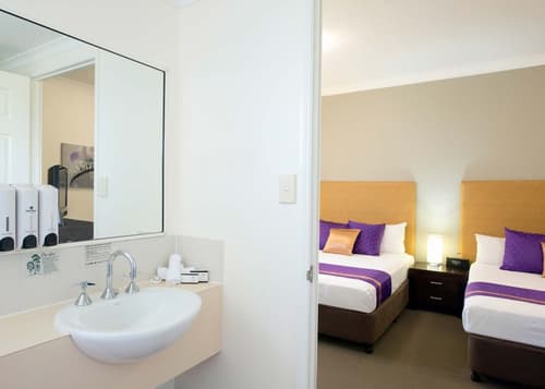 Park Regis Anchorage, Room