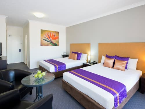 Park Regis Anchorage, Room