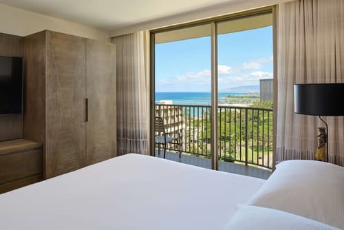 Embassy Suites by Hilton Waikiki Beach Walk, Room