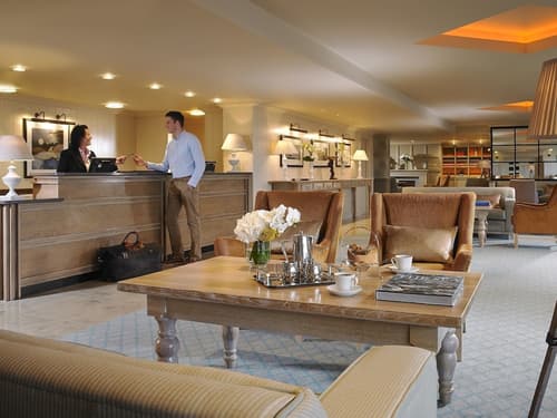 Westport Coast Hotel, Reception