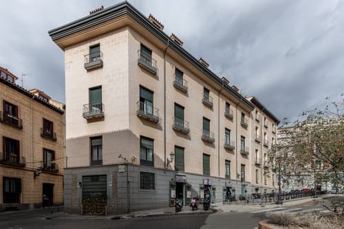 Líbere Madrid Palacio Real, Front of property