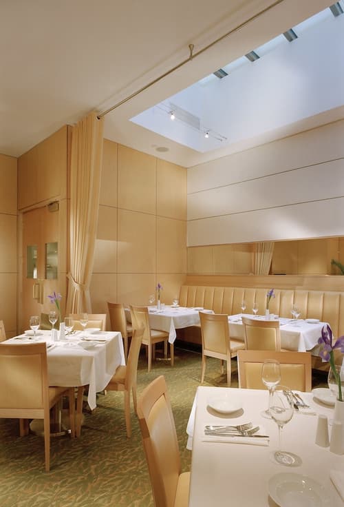 Orchard Garden Hotel, Breakfast area