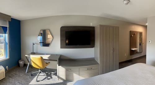 Holiday Inn Express & Suites Marquette by IHG, Room