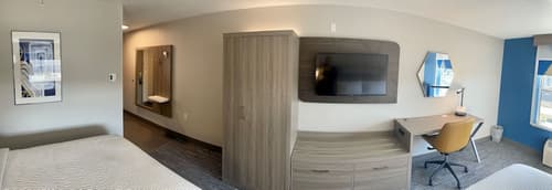 Holiday Inn Express & Suites Marquette by IHG, Room