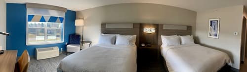 Holiday Inn Express & Suites Marquette by IHG, Room