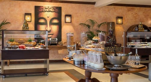 Regency Country Club, Apartments Suites