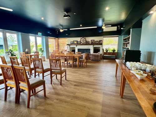 Captains At The Bay, Business center