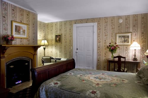 Bar Harbor Manor, Room