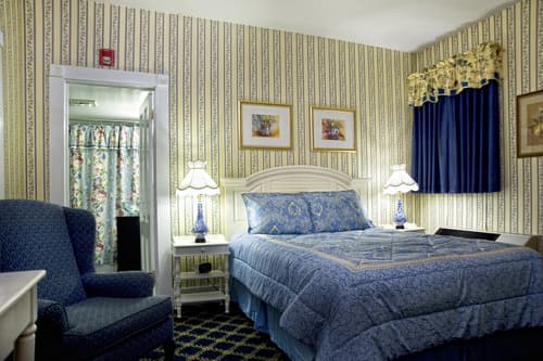 Bar Harbor Manor, Room