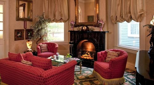 Devereaux Shields House, Lobby sitting area