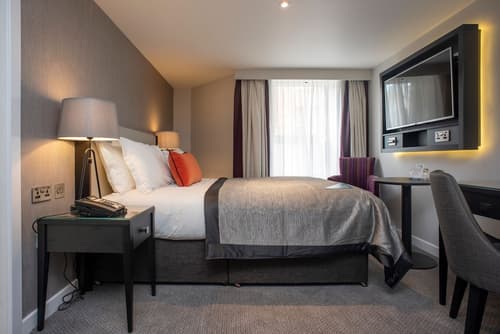 Ten Hill Place, Room