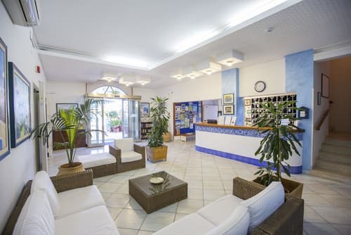 Hotel Tourist, Reception