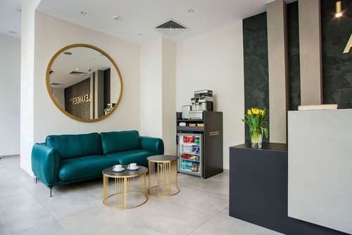 Hotel Alexander I, Reception