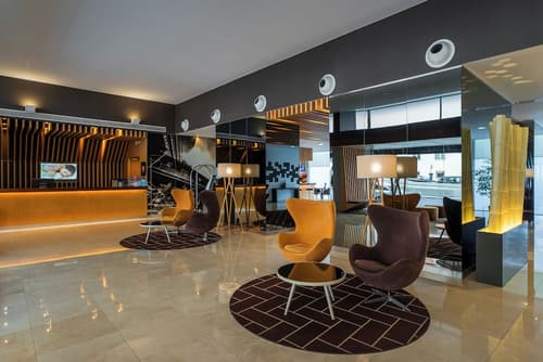 HF Fénix Urban, Reception