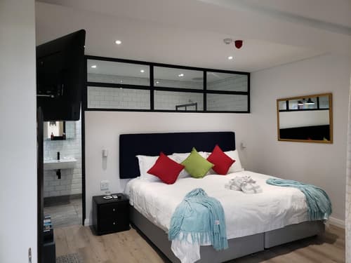 Point B Guest House, Room