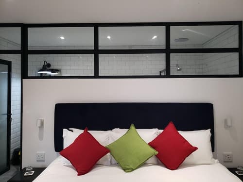 Point B Guest House, Room