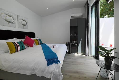 Point B Guest House, Room