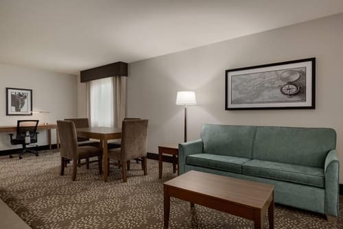 La Quinta Inn & Suites by Wyndham Fairbanks Airport