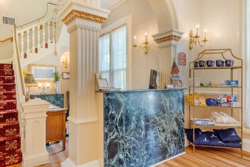 The Carriage House Inn Newport, Check-in/check-out kiosk