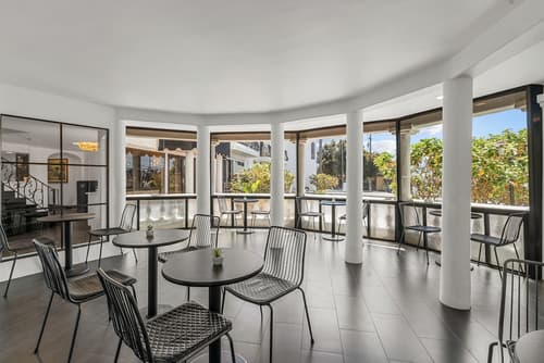 Masterpiece Hotel, Lobby sitting area