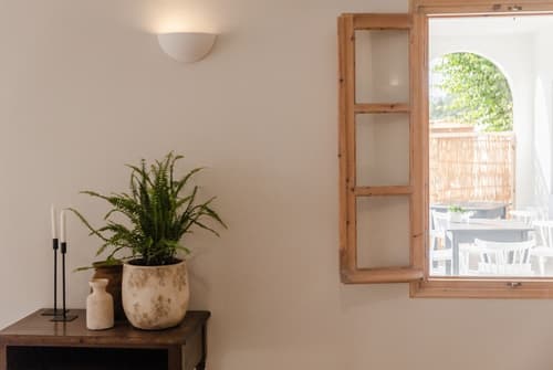 Scorpios Beach Santorini, Reception