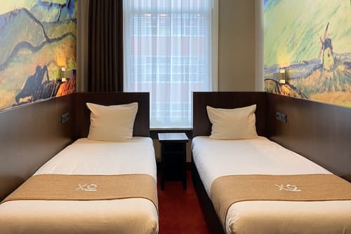 Hotel Van Gogh, Room