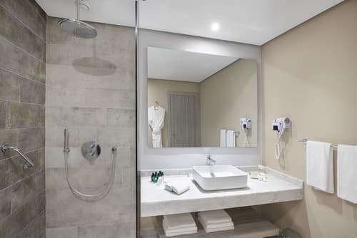 Marina Bay City Center, Room