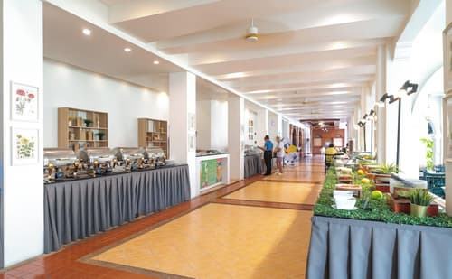 The Old Phuket - Karon Beach Resort, Breakfast buffet