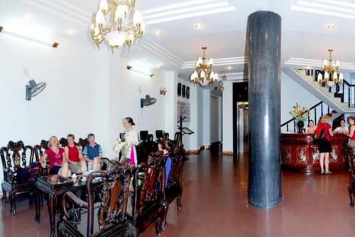 Thai Binh Hotel 2, Interior entrance