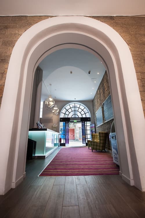 a&o Edinburgh City - Hostel, Check-in/check-out kiosk