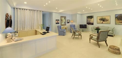 Alesahne Beach, Lobby