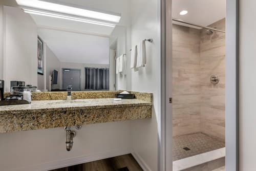 Rodeway Inn Lyons - La Grange, Room