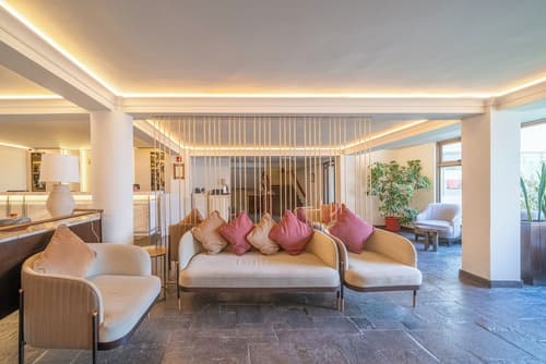 Hotel Taypikala Cusco, Lobby sitting area