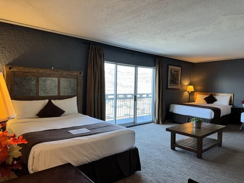 Divya Sutra Plaza and Conference Centre, Vernon, BC, Room